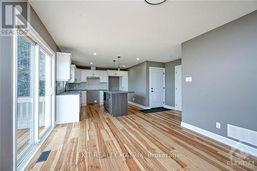 8281 Victoria Street, Ottawa, ON - Indoor Photo Showing Kitchen