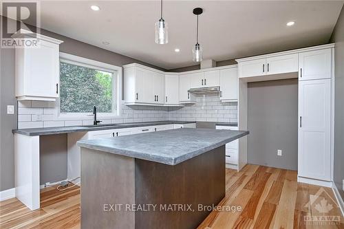 8281 Victoria Street, Ottawa, ON - Indoor Photo Showing Kitchen