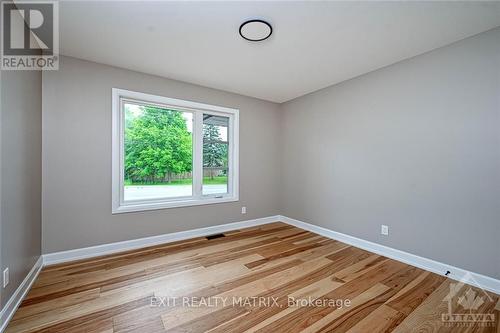 8281 Victoria Street, Ottawa, ON - Indoor Photo Showing Other Room