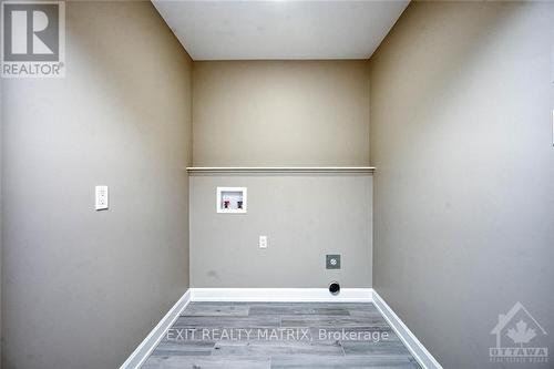 8281 Victoria Street, Ottawa, ON - Indoor Photo Showing Other Room