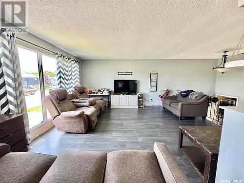 139 Macdowall Crescent, Prince Albert, SK - Indoor Photo Showing Living Room