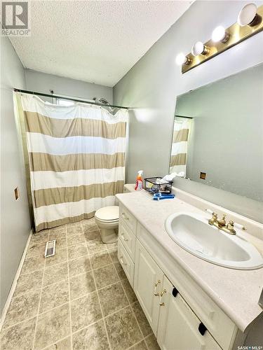 139 Macdowall Crescent, Prince Albert, SK - Indoor Photo Showing Bathroom