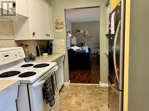 3706 22 Street, Vernon, BC - Indoor Photo Showing Kitchen