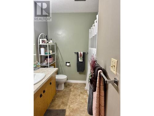 3706 22 Street, Vernon, BC - Indoor Photo Showing Bathroom