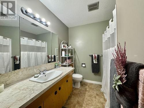 3706 22 Street, Vernon, BC - Indoor Photo Showing Bathroom