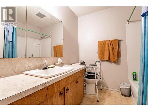 3706 22 Street, Vernon, BC - Indoor Photo Showing Bathroom