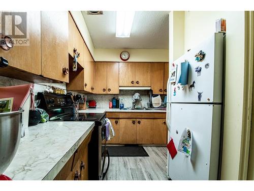 3706 22 Street, Vernon, BC - Indoor Photo Showing Kitchen