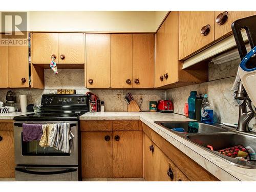 3706 22 Street, Vernon, BC - Indoor Photo Showing Kitchen With Double Sink