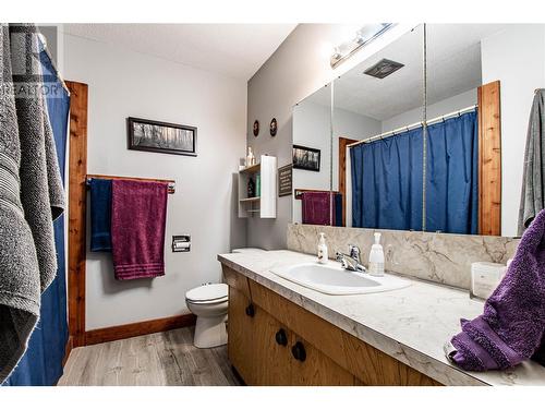 3706 22 Street, Vernon, BC - Indoor Photo Showing Bathroom