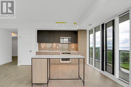 1311 - 220 Missinnihe Way, Mississauga, ON - Indoor Photo Showing Kitchen