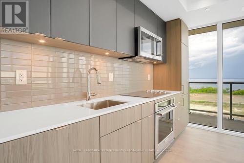 1311 - 220 Missinnihe Way, Mississauga, ON - Indoor Photo Showing Kitchen With Upgraded Kitchen
