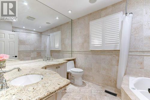 371 Strathcona Drive, Burlington, ON - Indoor Photo Showing Bathroom