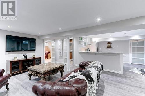 371 Strathcona Drive, Burlington, ON - Indoor Photo Showing Living Room