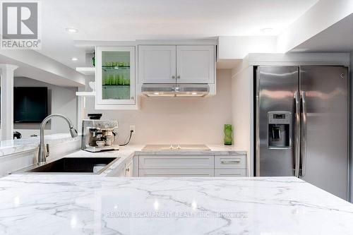 371 Strathcona Drive, Burlington, ON - Indoor Photo Showing Kitchen With Upgraded Kitchen