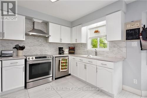 39 Golfdale Crescent, London, ON - Indoor Photo Showing Kitchen With Stainless Steel Kitchen