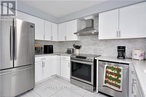 39 Golfdale Crescent, London, ON - Indoor Photo Showing Kitchen With Stainless Steel Kitchen