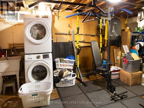 100 Pauline Crescent, London, ON - Indoor Photo Showing Laundry Room