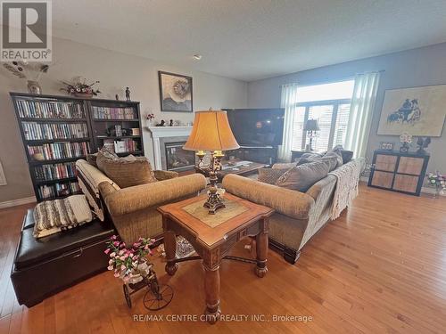 Unit 15 - 101 Southgate Parkway, St. Thomas, ON - Indoor Photo Showing Living Room With Fireplace