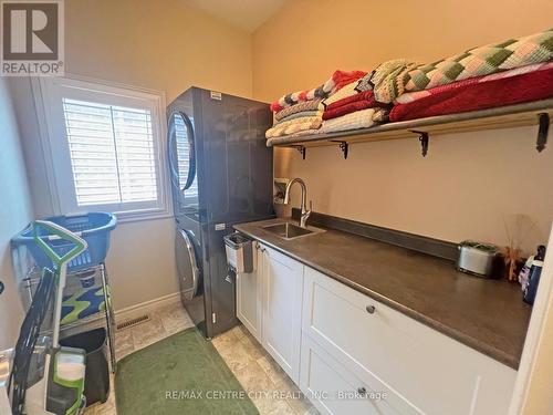 Unit 15 - 101 Southgate Parkway, St. Thomas, ON - Indoor Photo Showing Laundry Room