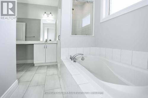 84 Alcorn Drive, Kawartha Lakes, ON - Indoor Photo Showing Bathroom