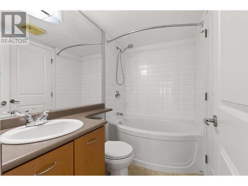 533 Yates Road Unit# 301, Kelowna, BC - Indoor Photo Showing Bathroom