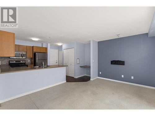 533 Yates Road Unit# 301, Kelowna, BC - Indoor Photo Showing Kitchen