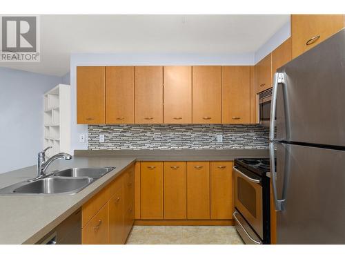 533 Yates Road Unit# 301, Kelowna, BC - Indoor Photo Showing Kitchen With Double Sink