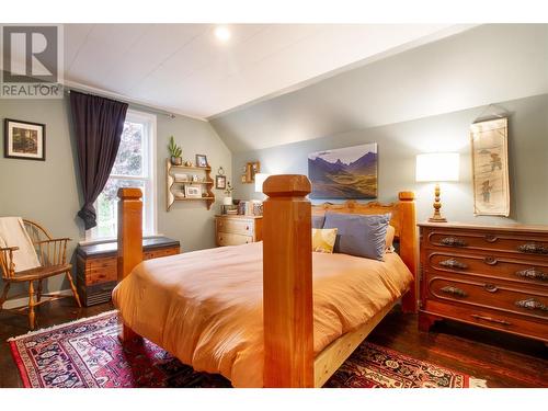 107 Third Street E, Revelstoke, BC - Indoor Photo Showing Bedroom