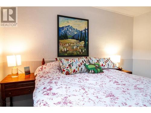 107 Third Street E, Revelstoke, BC - Indoor Photo Showing Bedroom