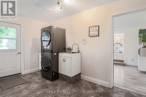 30 Oreilly Lane, Kawartha Lakes, ON - Indoor Photo Showing Laundry Room