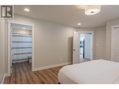 7981 Birchwood  Drive, Trail, BC - Indoor Photo Showing Bedroom