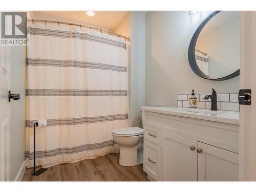 7981 Birchwood  Drive, Trail, BC - Indoor Photo Showing Bathroom