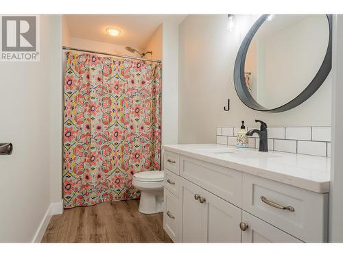 7981 Birchwood  Drive, Trail, BC - Indoor Photo Showing Bathroom