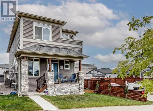 Fantastic curb appeal - 617 Chinook Gate Greenway Sw, Airdrie, AB - Outdoor With Deck Patio Veranda