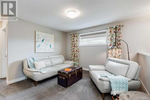 617 Chinook Gate Greenway Sw, Airdrie, AB - Indoor Photo Showing Living Room