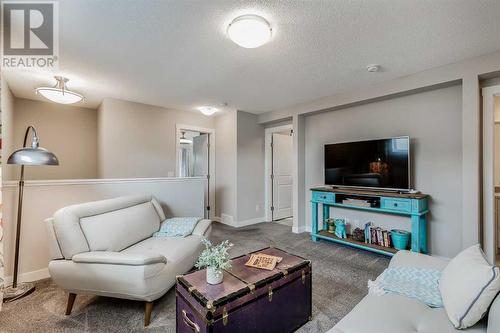 617 Chinook Gate Greenway Sw, Airdrie, AB - Indoor Photo Showing Living Room