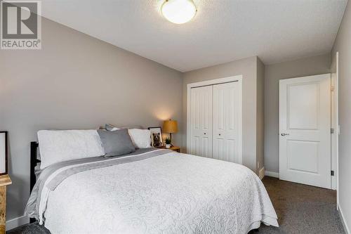 617 Chinook Gate Greenway Sw, Airdrie, AB - Indoor Photo Showing Bedroom
