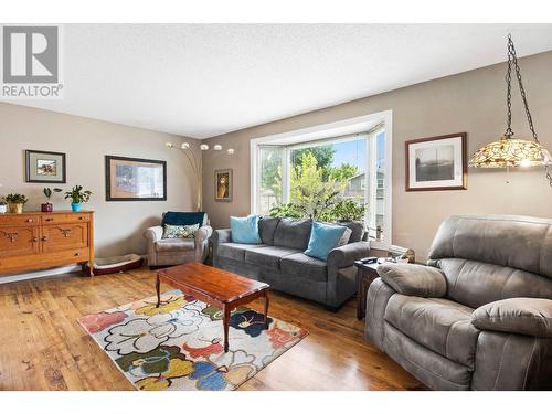 420 Larch Street, Chase, BC - Indoor Photo Showing Living Room