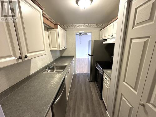 3704 27 Avenue Unit# 333, Vernon, BC - Indoor Photo Showing Kitchen With Double Sink