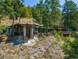 3326 Port Washington Rd  Pender Island, BC V0N 2M1