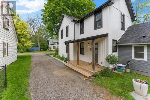 10 Queen Street S, Kawartha Lakes, ON - Outdoor With Exterior