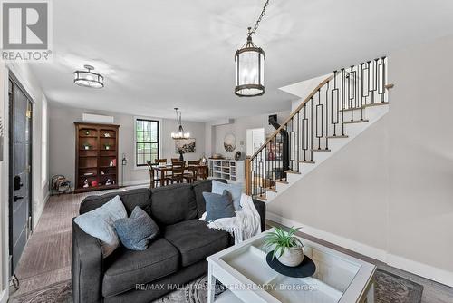 10 Queen Street S, Kawartha Lakes, ON - Indoor Photo Showing Living Room