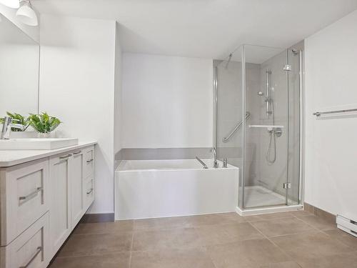 Ensuite bathroom - C605-97 Boul. Montcalm N., Candiac, QC 