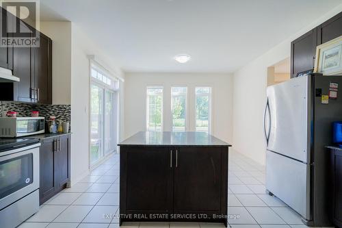 61 Truro Circle, Brampton (Northwest Brampton), ON - Indoor Photo Showing Kitchen