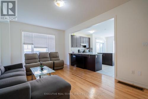 61 Truro Circle, Brampton (Northwest Brampton), ON - Indoor Photo Showing Living Room