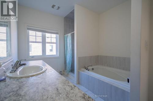 61 Truro Circle, Brampton (Northwest Brampton), ON - Indoor Photo Showing Bathroom