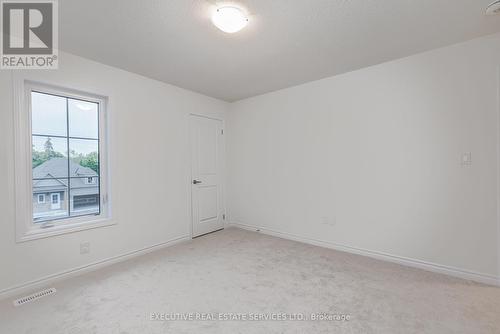 36 Hillcroft Way, Kawartha Lakes, ON - Indoor Photo Showing Other Room