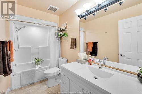 772 Richmond, Amherstburg, ON - Indoor Photo Showing Bathroom