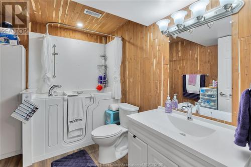 772 Richmond, Amherstburg, ON - Indoor Photo Showing Bathroom