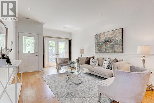 63 David Dunlap Circle, Toronto, ON - Indoor Photo Showing Living Room